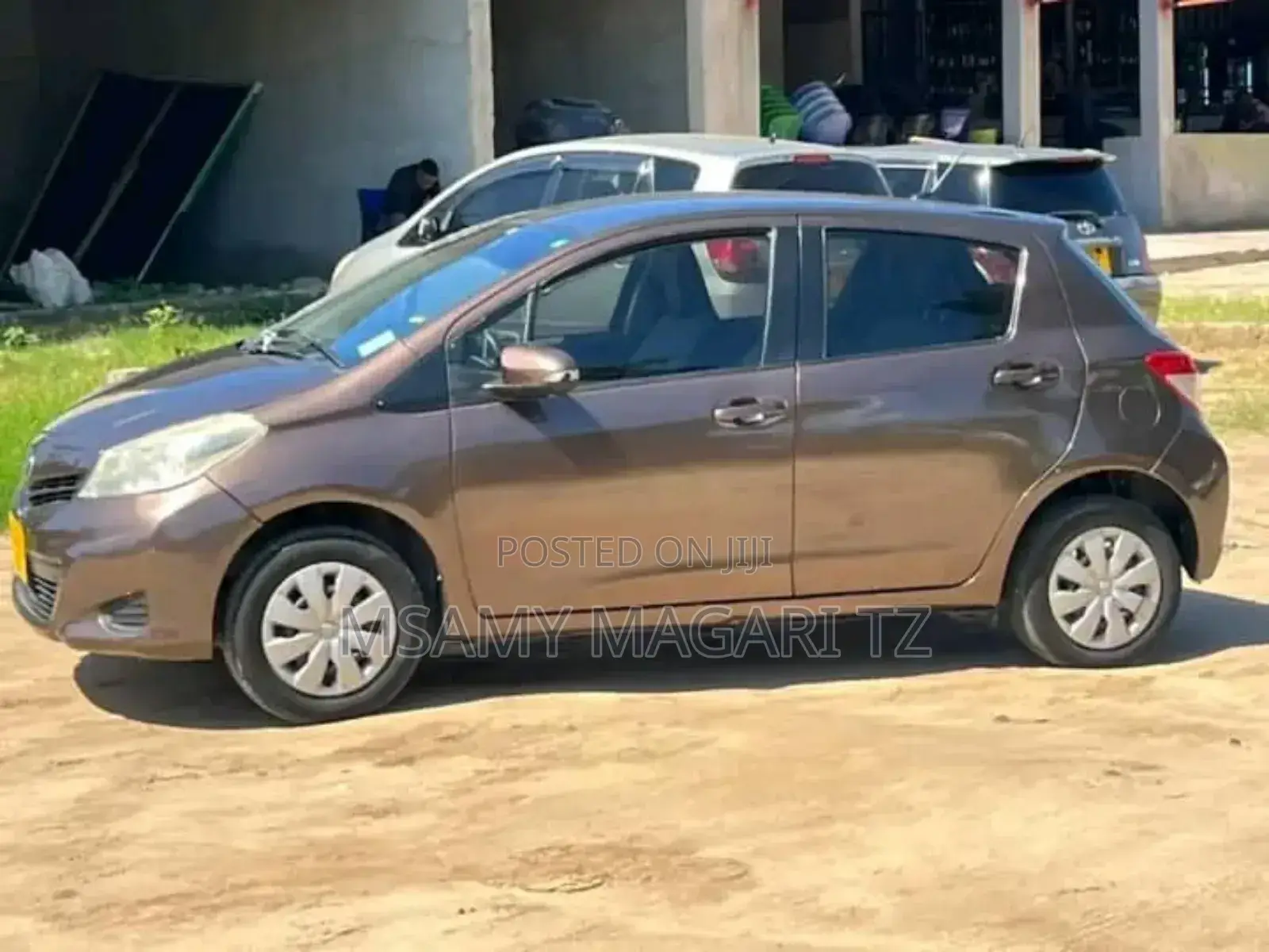 Toyota Vitz 1.3 FWD 5dr 2011 Brown