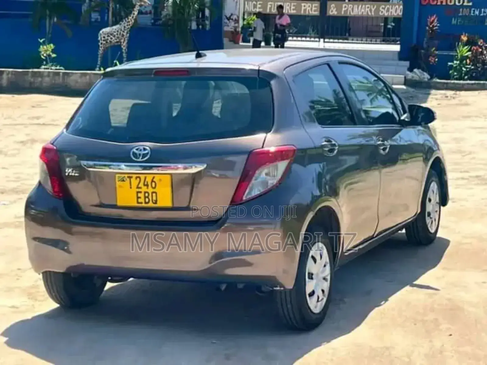 Toyota Vitz 1.3 FWD 5dr 2011 Brown