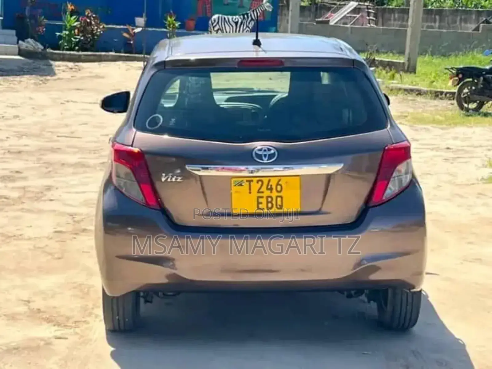 Toyota Vitz 1.3 FWD 5dr 2011 Brown