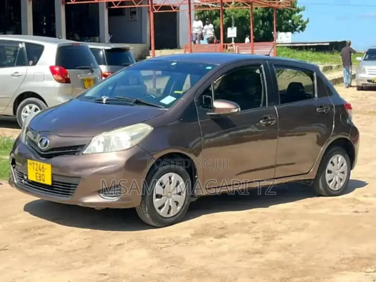 Toyota Vitz 1.3 FWD 5dr 2011 Brown