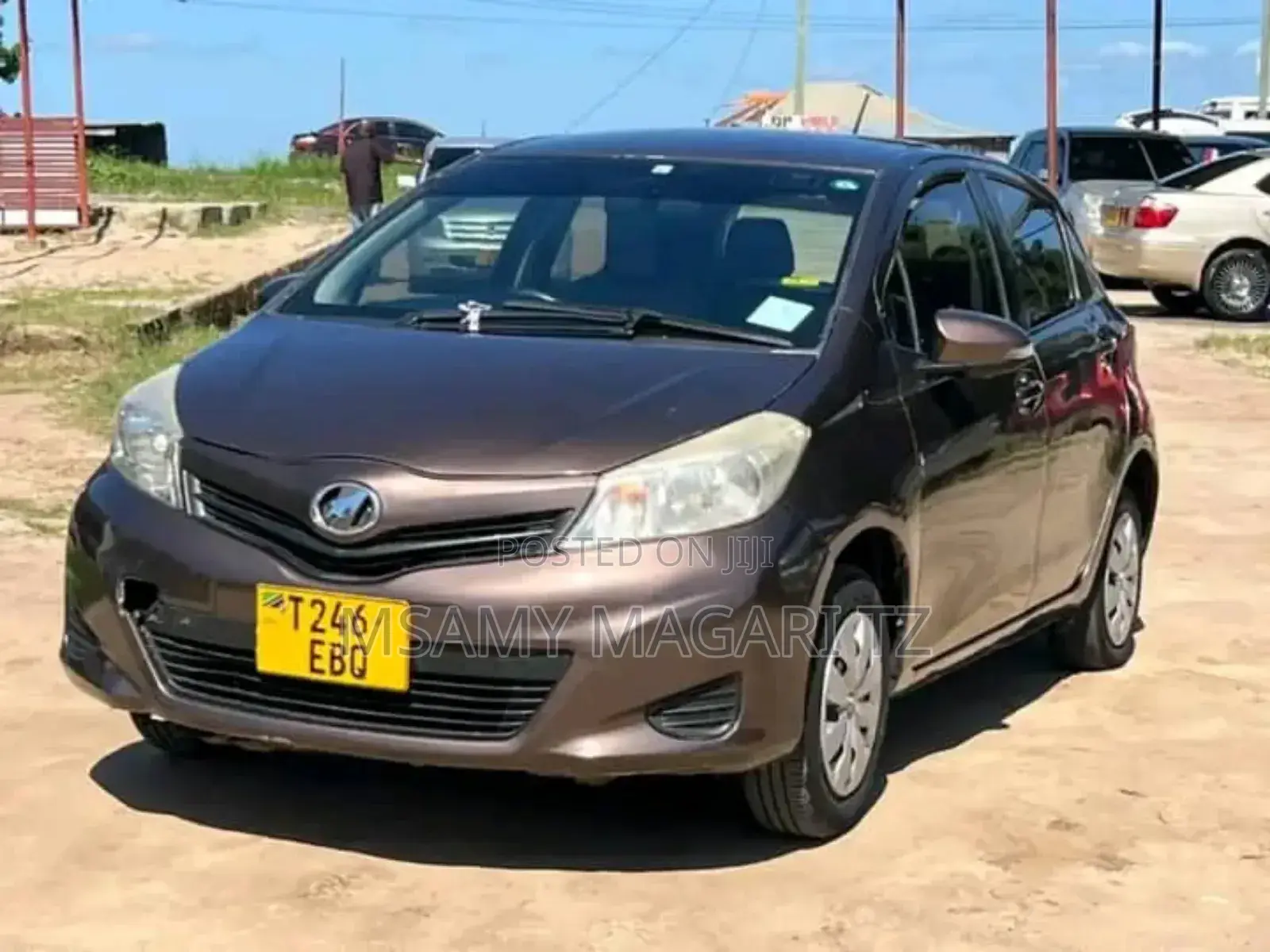 Toyota Vitz 1.3 FWD 5dr 2011 Brown
