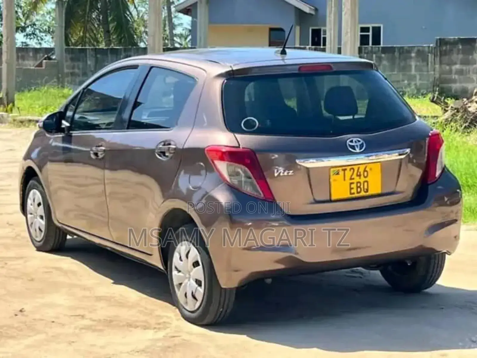 Toyota Vitz 1.3 FWD 5dr 2011 Brown