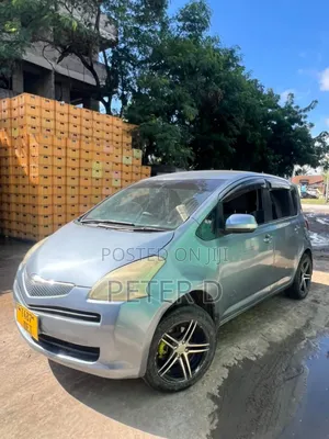 Photo - Toyota Ractis 2012 Gray