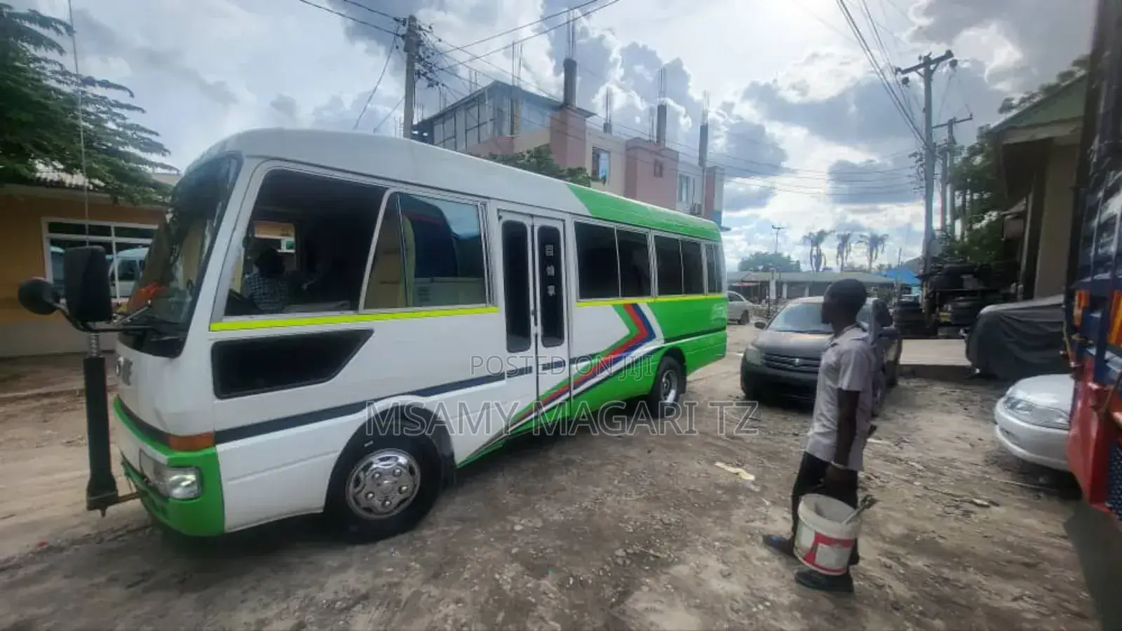 Mitsubishi Fuso Rosa 1998 White