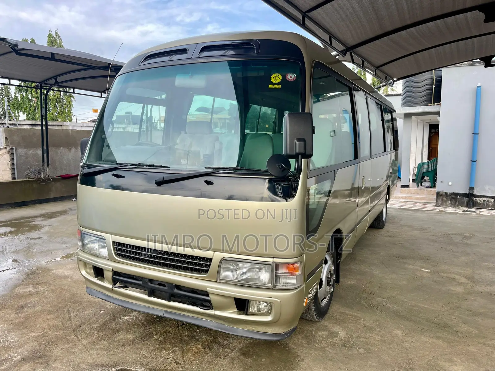 Toyota Coaster 2001 Gold