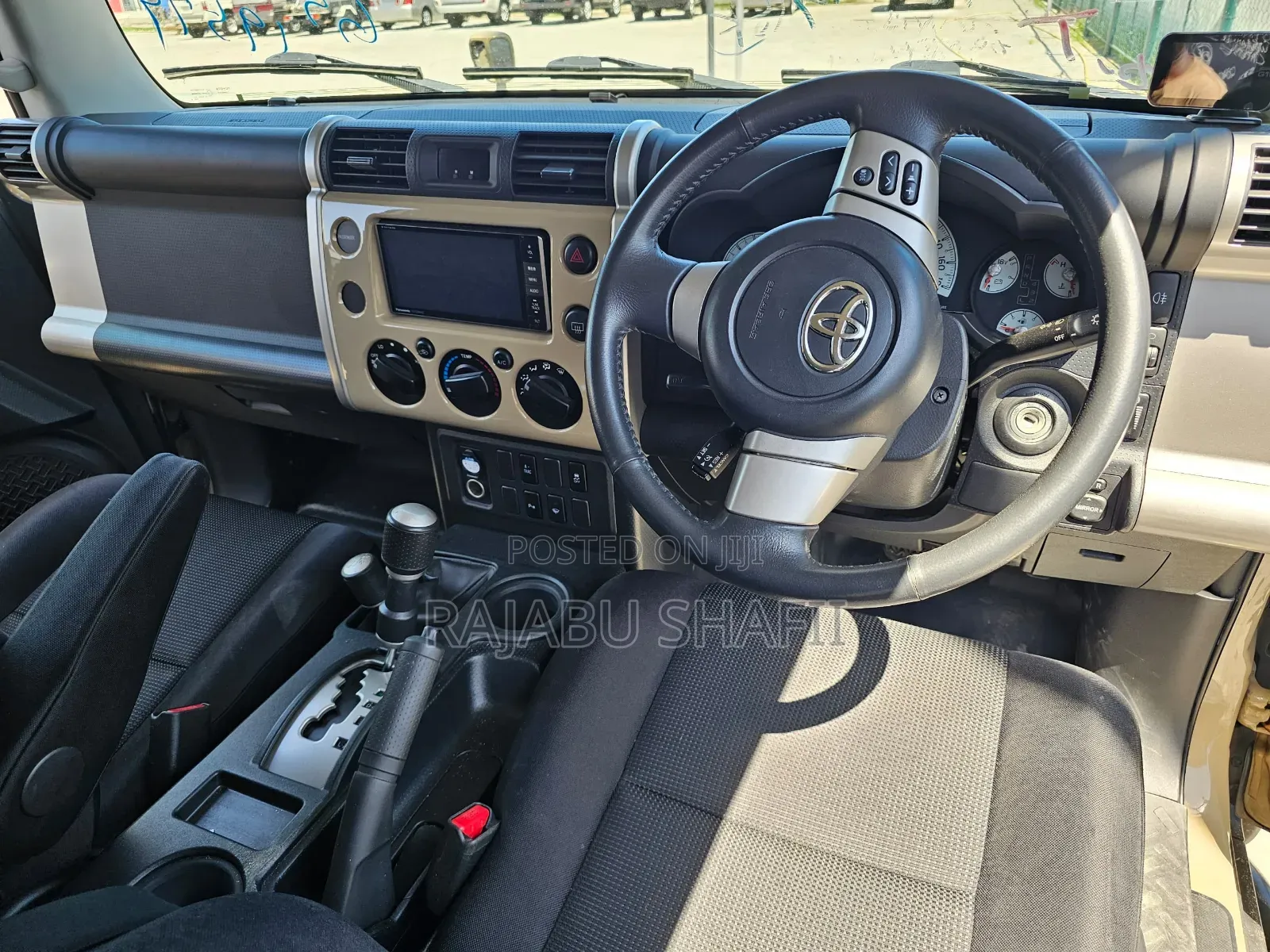 Toyota FJ Cruiser 4x2 Automatic 2012 Beige