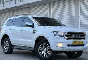 Ford Everest 2016 White