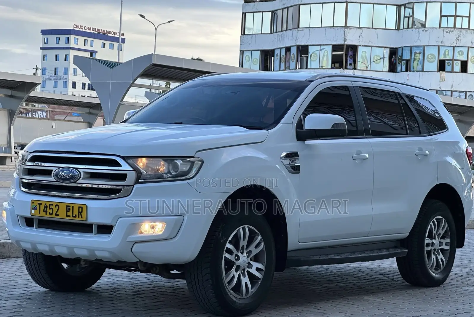 Ford Everest 2016 White