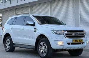 Ford Everest 2016 White