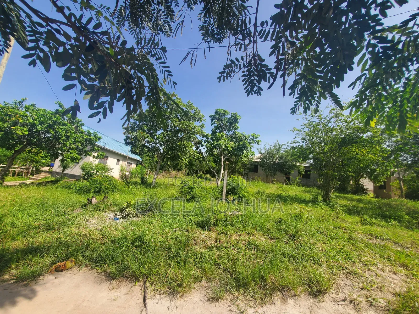 Kiwanja Kinauzwa Madale Mivumoni