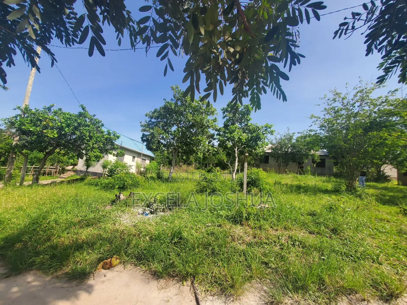 Kiwanja Kinauzwa Madale Mivumoni