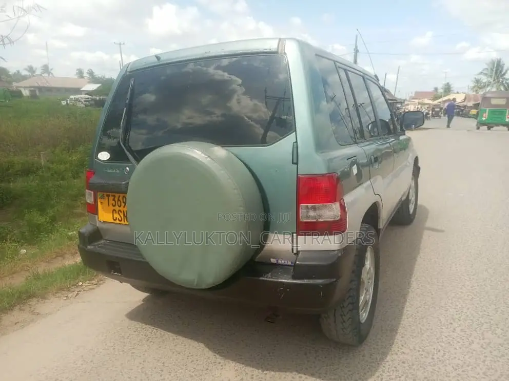 Mitsubishi Pajero 1999 Green