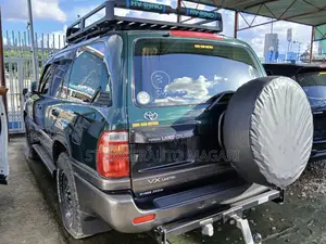 Toyota Land Cruiser 2004 Green