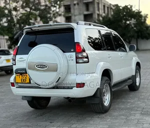 Toyota Land Cruiser Prado 2005 White