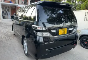 Photo - Toyota Vellfire 2010 Black