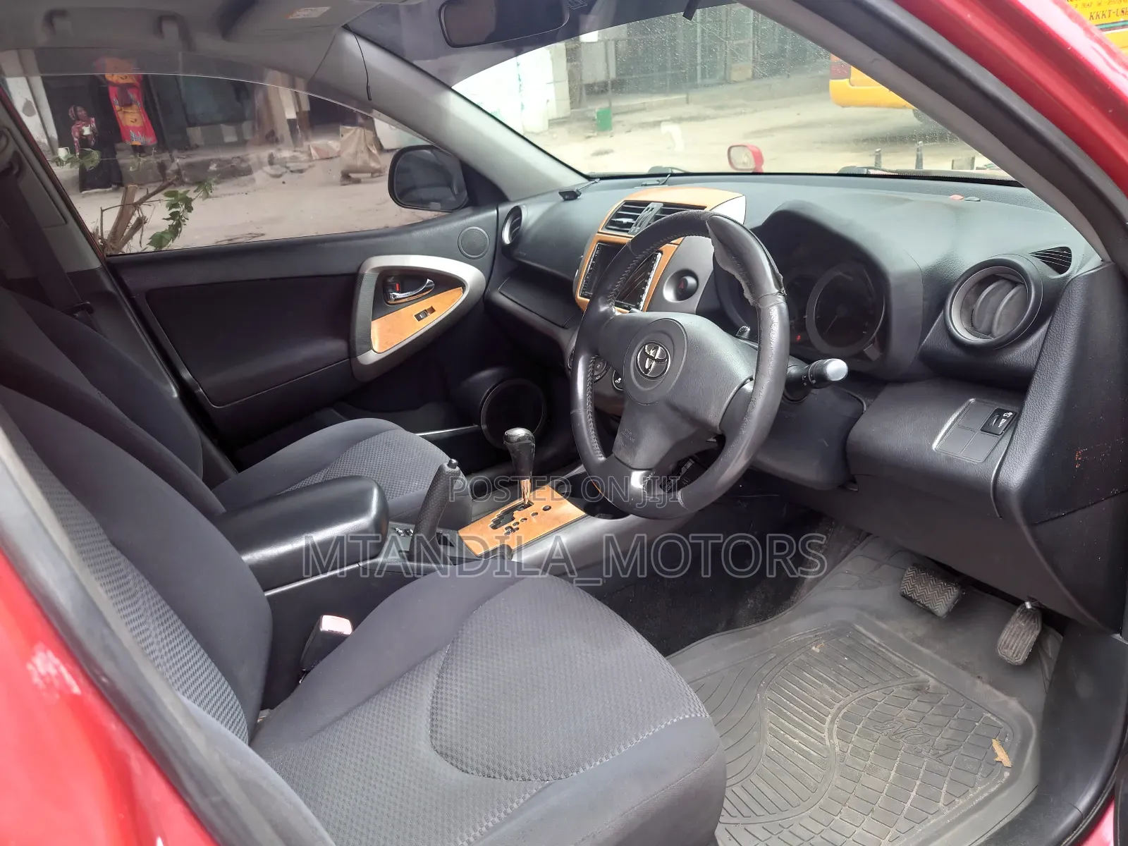 Toyota RAV4 2.0 Automatic 2005 Red