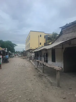 Kiwanja Kinauzwa Kawe