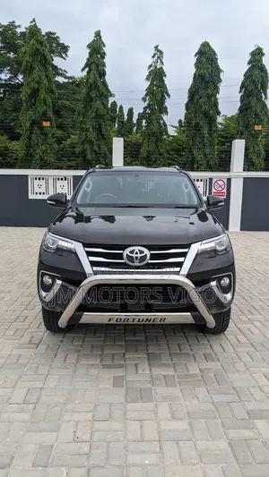 Toyota Fortuner 2018 Black