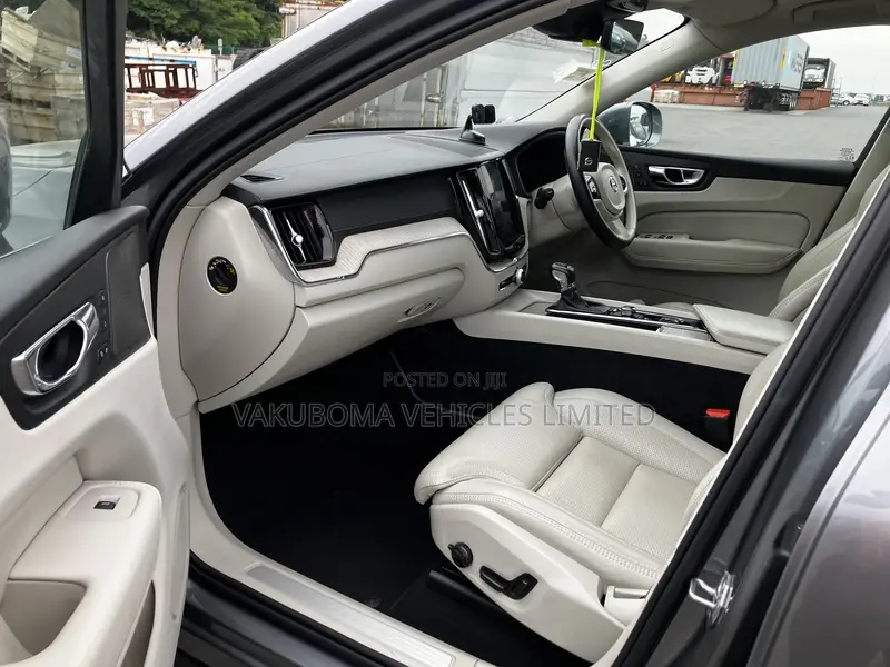 Volvo XC60 2019 Gray