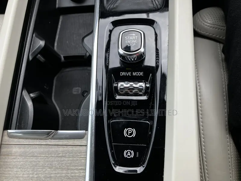 Volvo XC60 2019 Gray