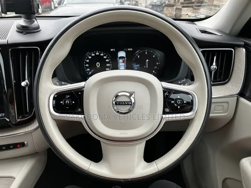 Volvo XC60 2019 Gray