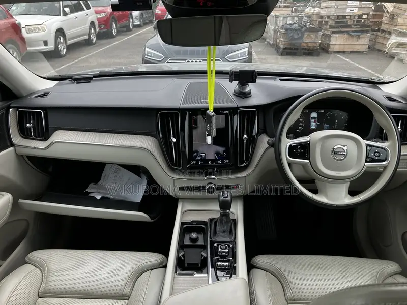 Volvo XC60 2019 Gray