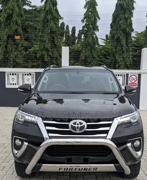 Photo - Toyota Fortuner 2018 Matt Black