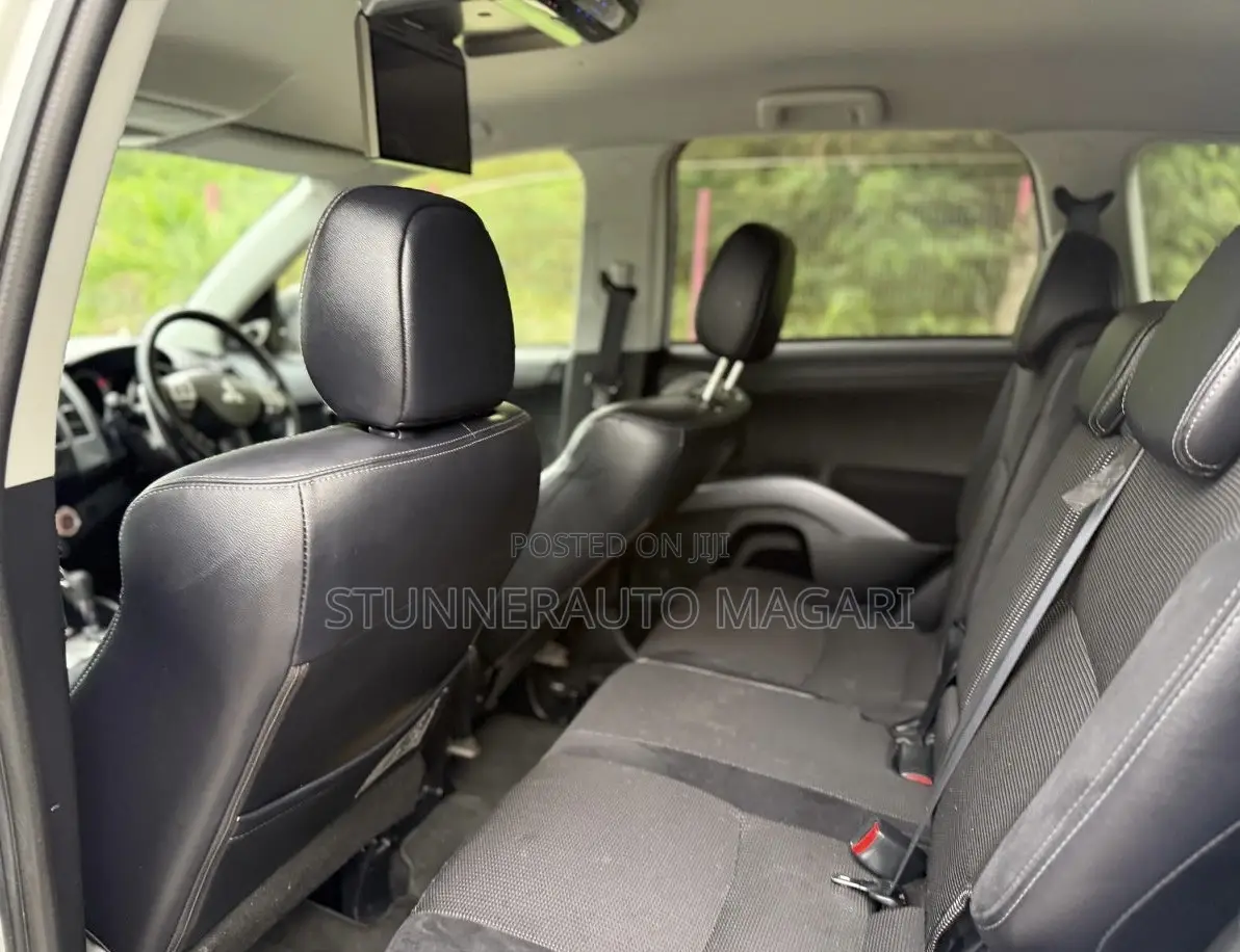 Mitsubishi Outlander 2011 White