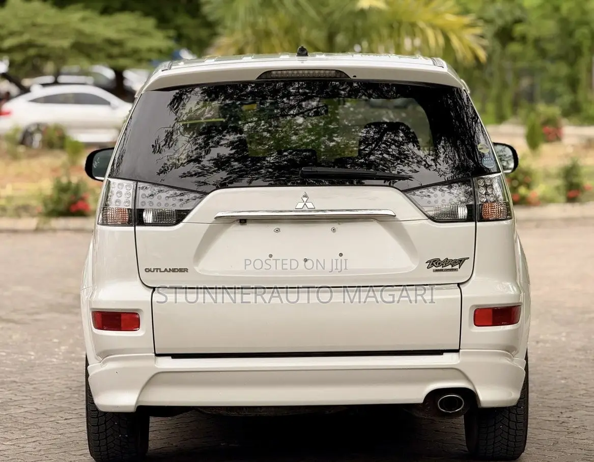 Mitsubishi Outlander 2011 White