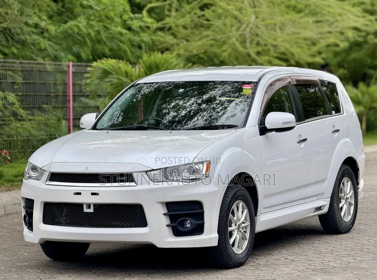 Mitsubishi Outlander 2011 White