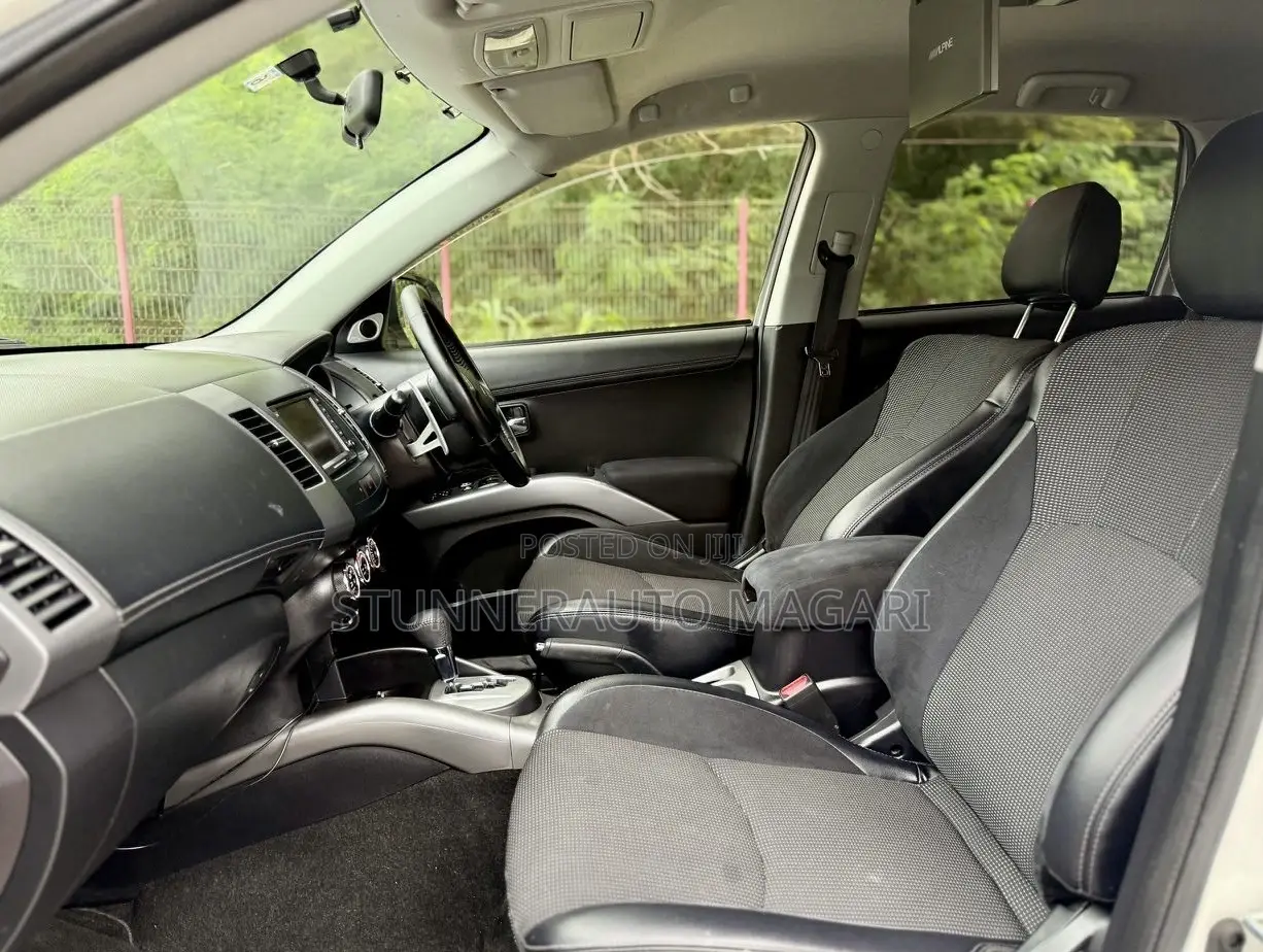 Mitsubishi Outlander 2011 White