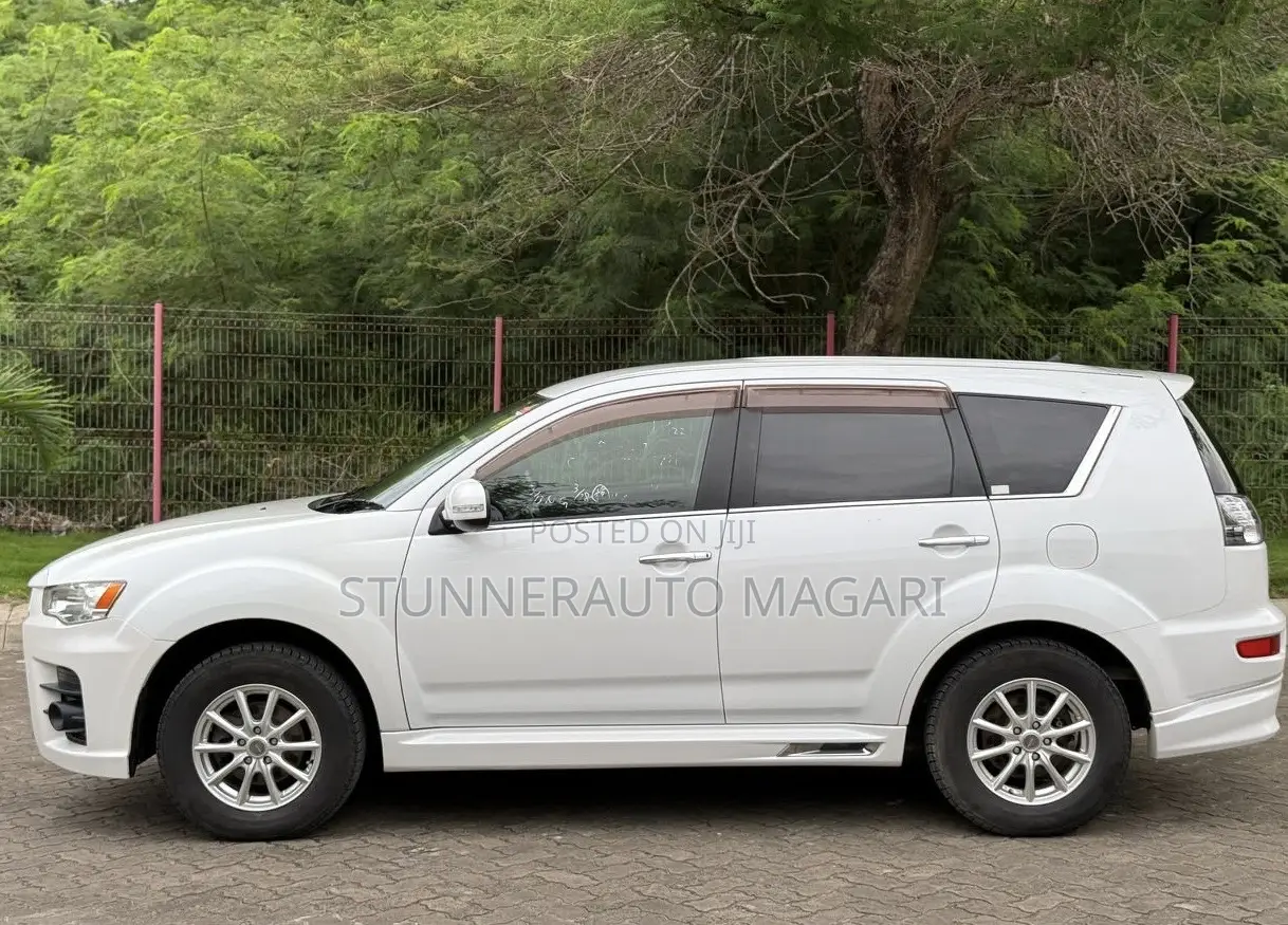 Mitsubishi Outlander 2011 White