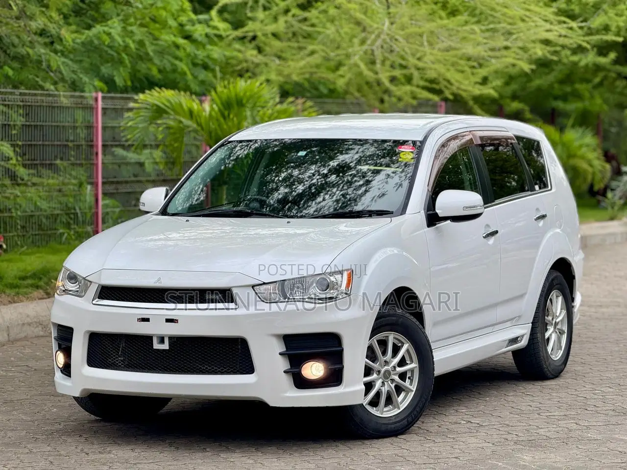 Mitsubishi Outlander 2011 White