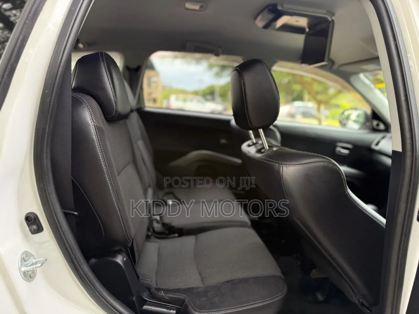 Mitsubishi Outlander 2011 White