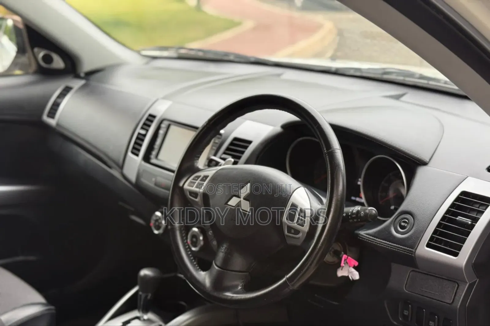 Mitsubishi Outlander 2011 White