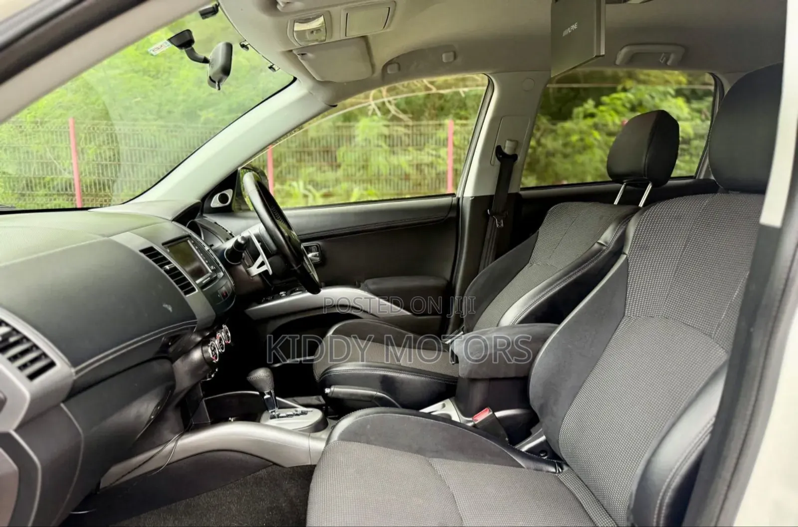 Mitsubishi Outlander 2011 White