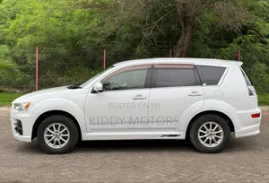Mitsubishi Outlander 2011 White
