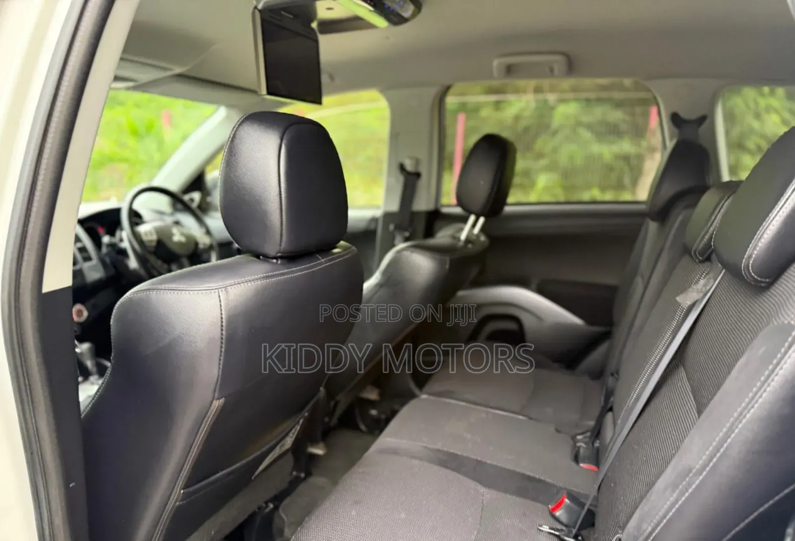 Mitsubishi Outlander 2011 White