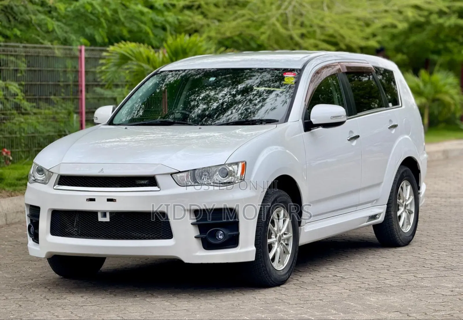 Mitsubishi Outlander 2011 White