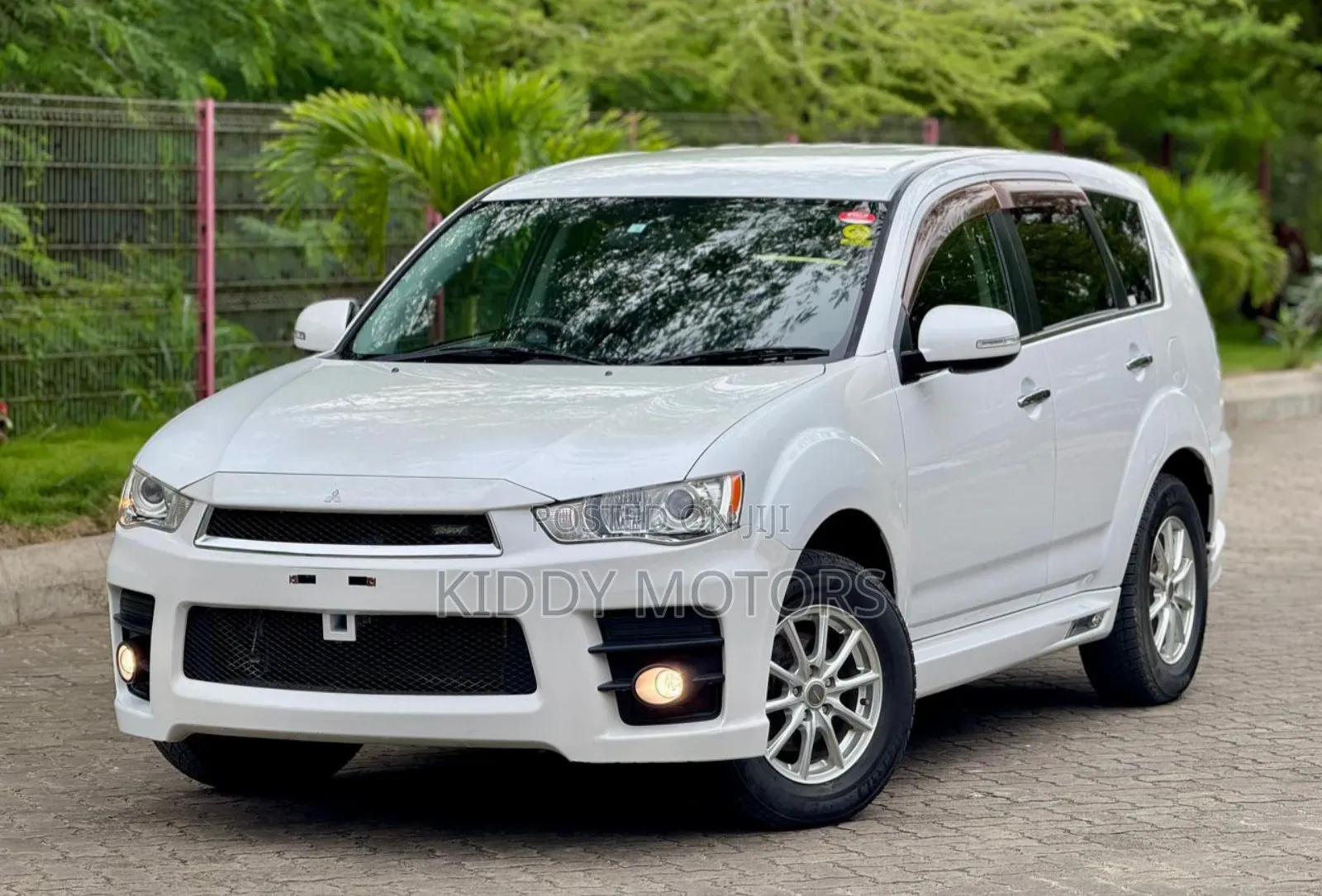Mitsubishi Outlander 2011 White
