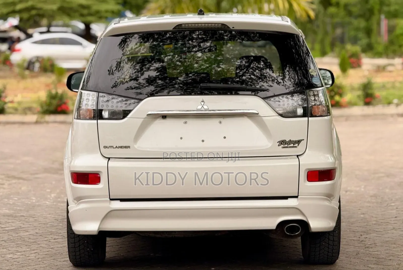 Mitsubishi Outlander 2011 White
