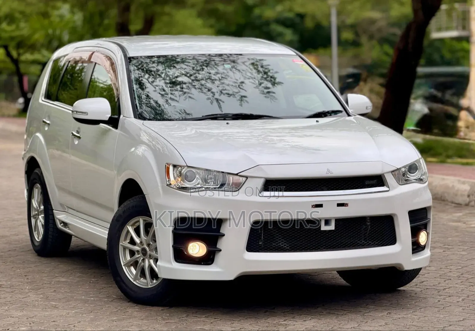 Mitsubishi Outlander 2011 White