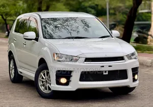 Mitsubishi Outlander 2011 White
