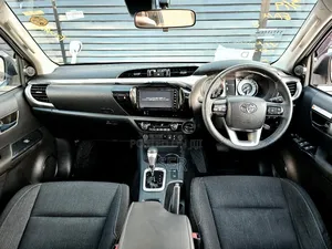 Toyota Hilux 2021 White