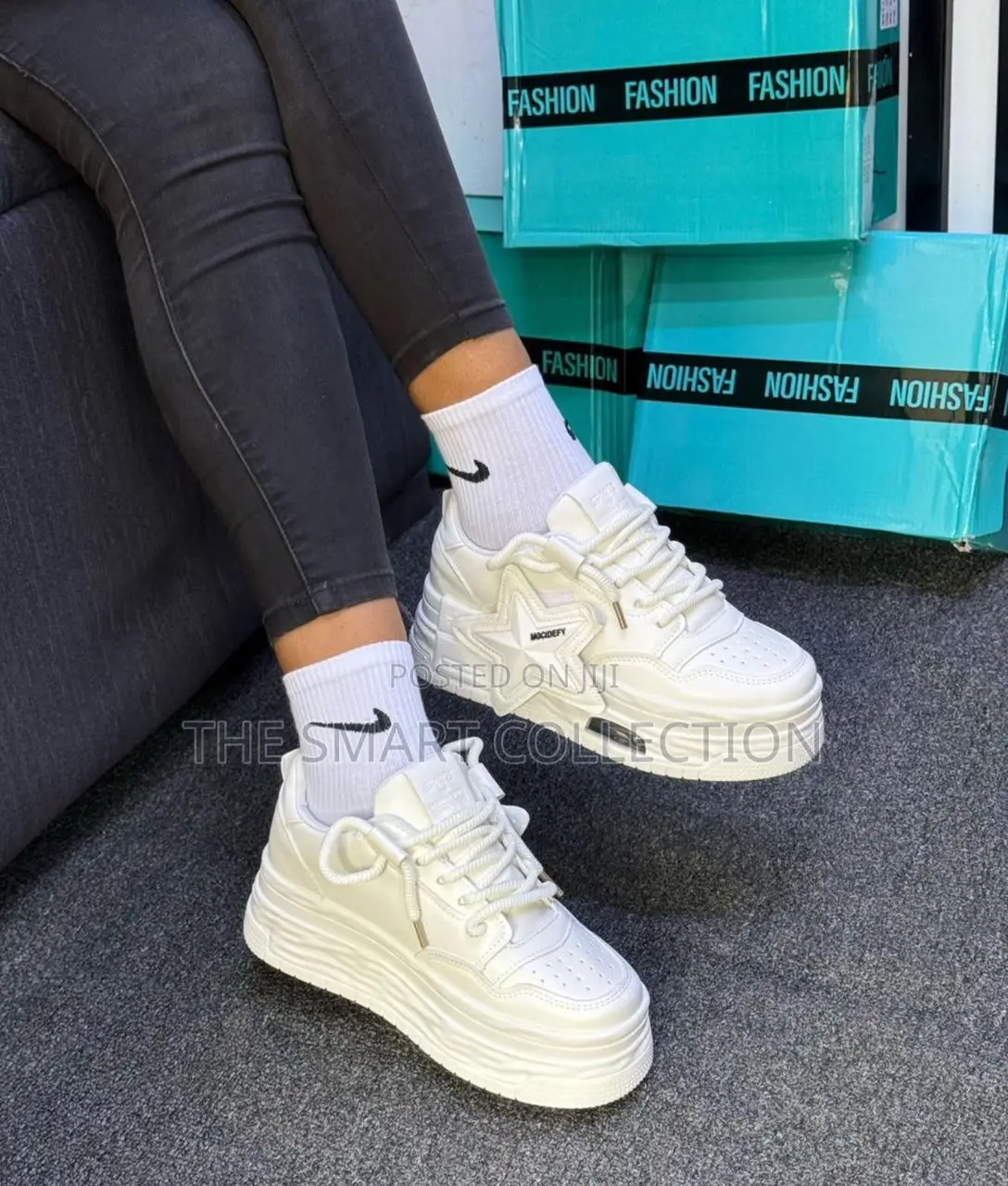 Ladies Classic Sneakers