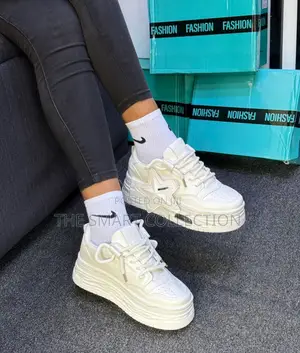 Ladies Classic Sneakers