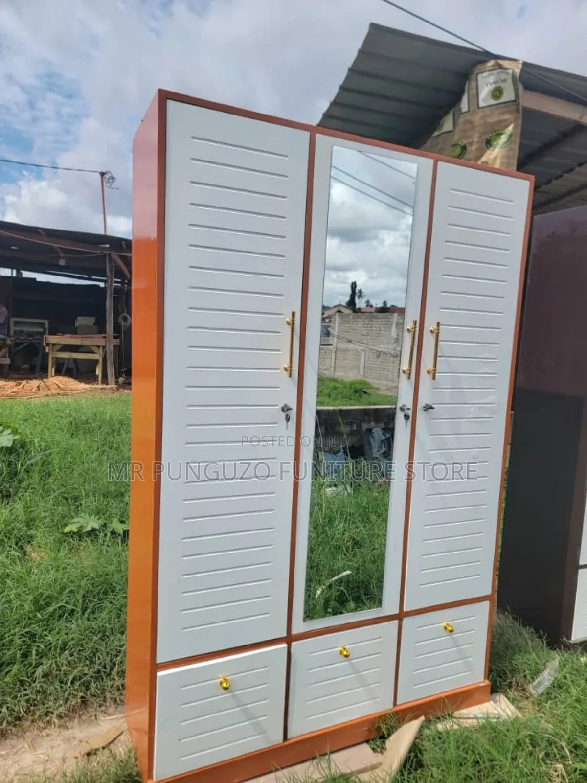 Kabati Milango Mitatu Classic Sana Kioo Full Mbao Ngumu