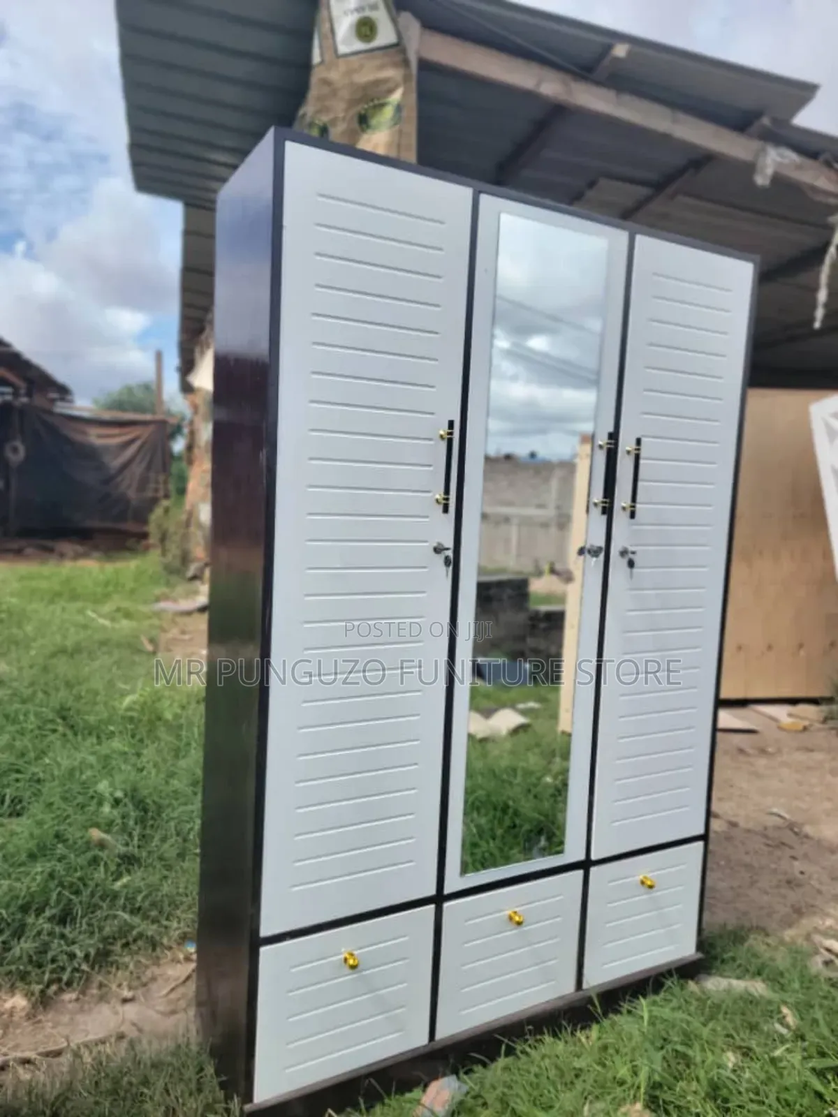 Kabati Milango Mitatu Classic Sana White