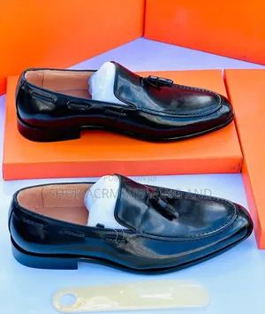 Shoes on Shining/Viatu Vikali