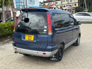 Toyota Noah 2001 Blue
